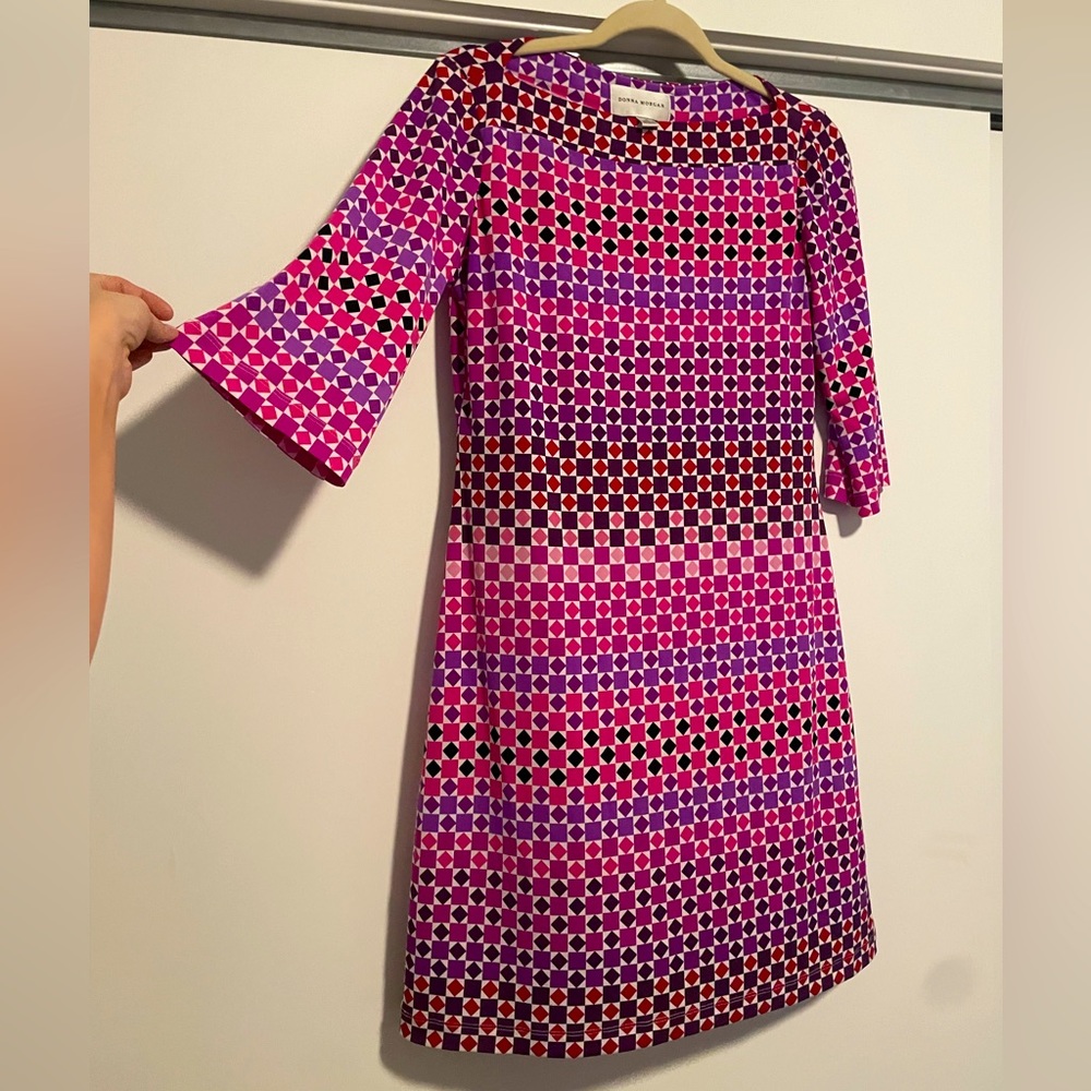 💜 Bright, Stretch, Half-Sleeve Dress with Shades of Pink, Purple & Red